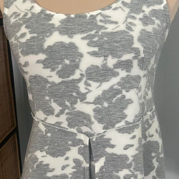 Anthropologie Peplum Tank Top • Grey White Abstract Print • Size Small Bridal - Picture 7 of 7
